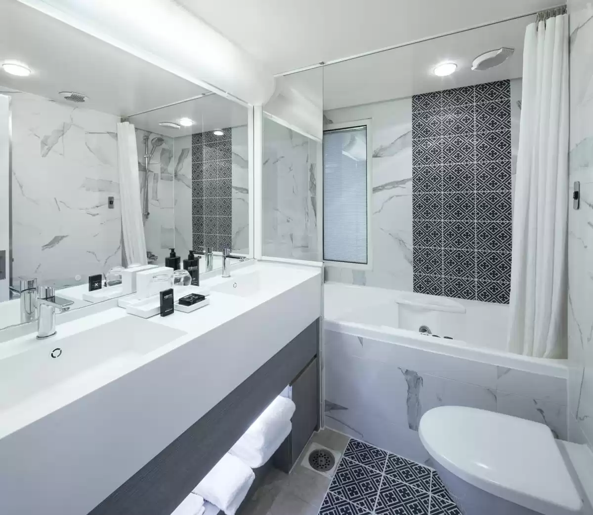 el Celebrity Millennium :   3