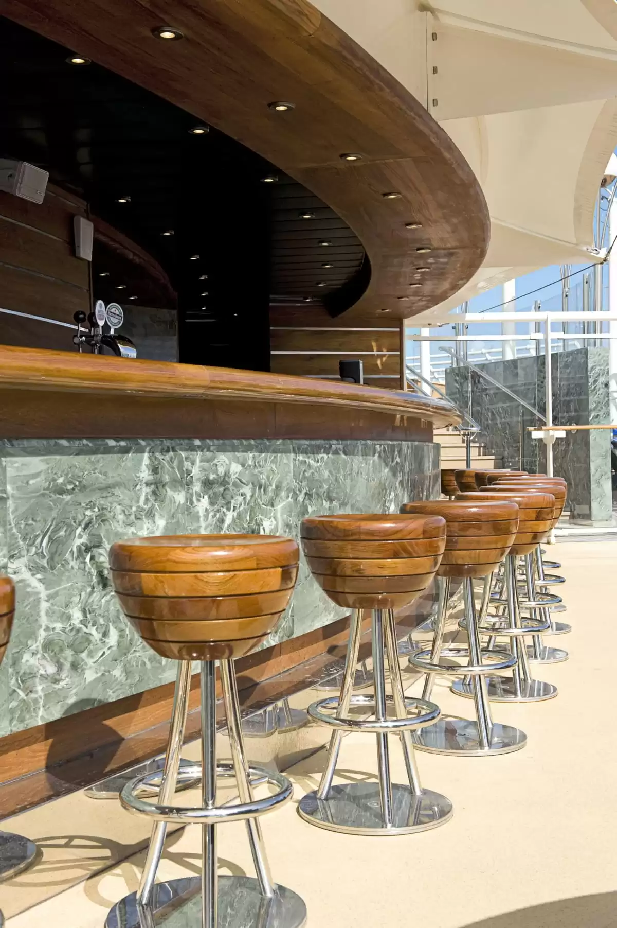 el  :  cabine 54