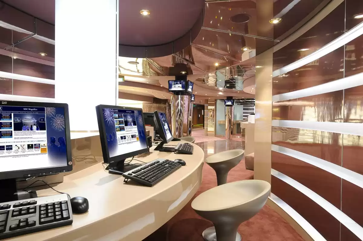el  :  cabine 84