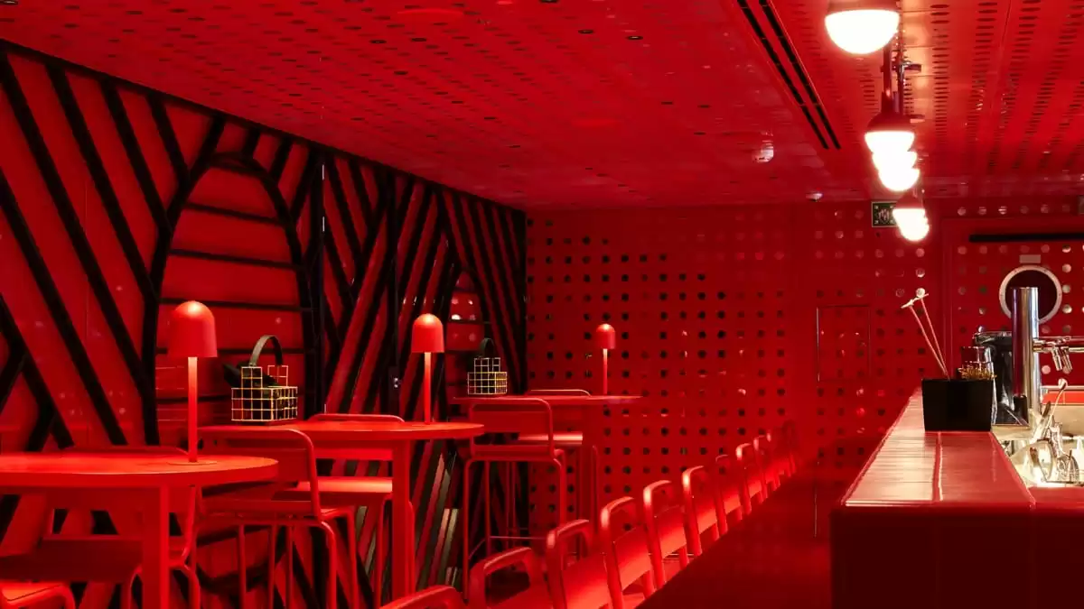el  :  cabine 102