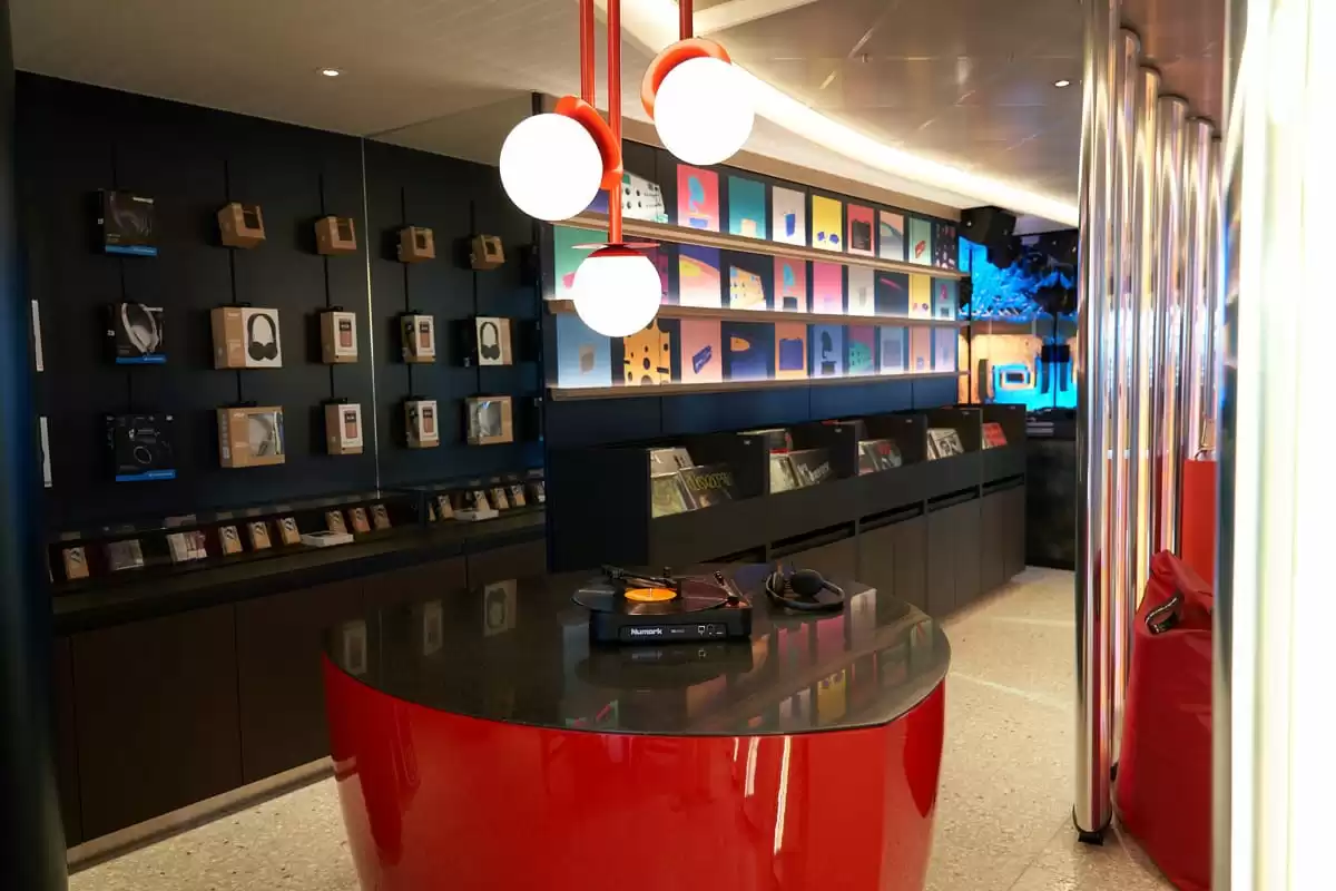 el  :  cabine 147