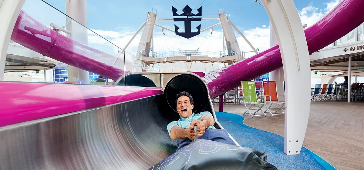 4- ULTIMATE ABYSS <br> EL TOBOGÁN MÁS ALTO EN EL MAR