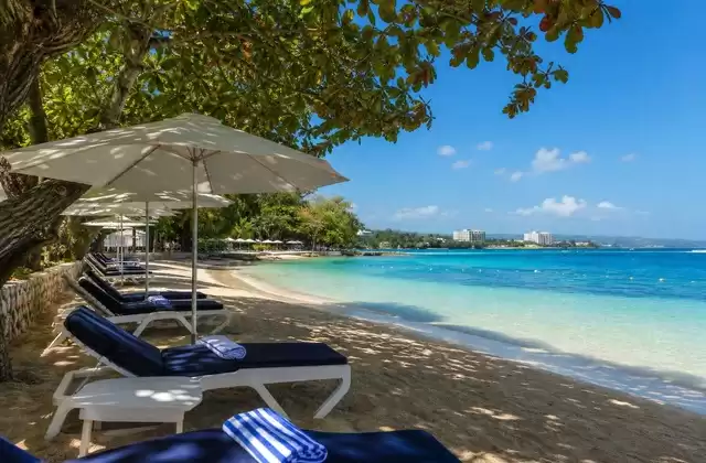 Doctor's Cave Beach